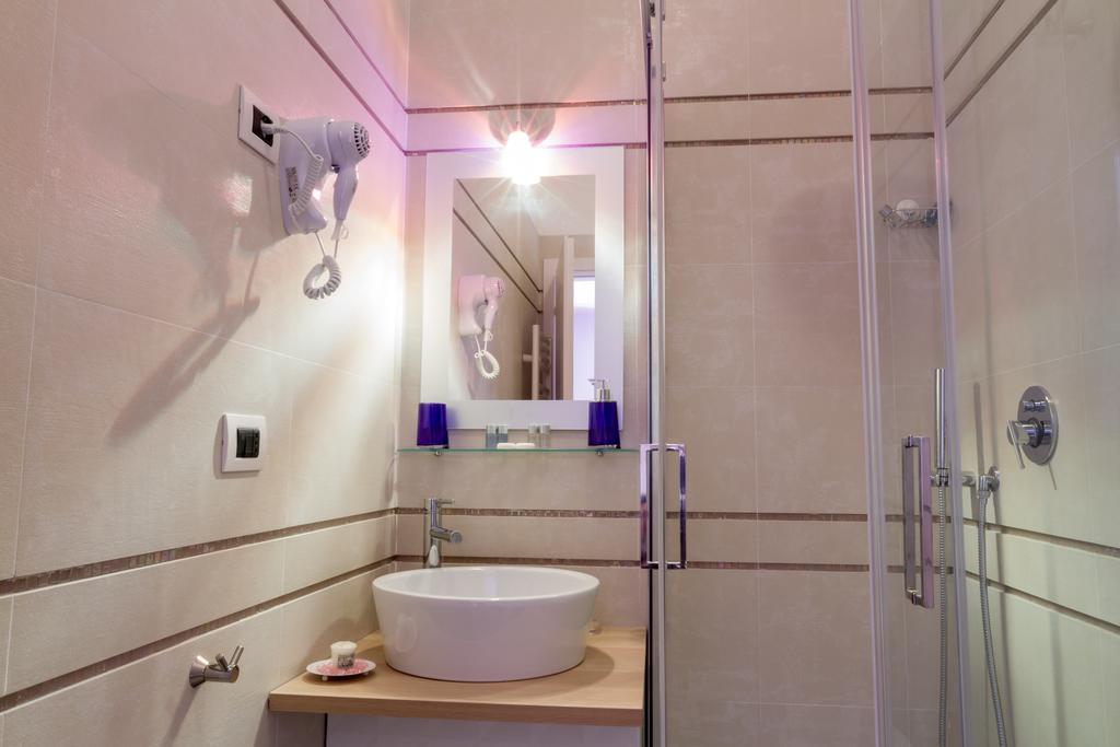 Bevilacqua Bed Roma Santa Croce Hotel Room photo